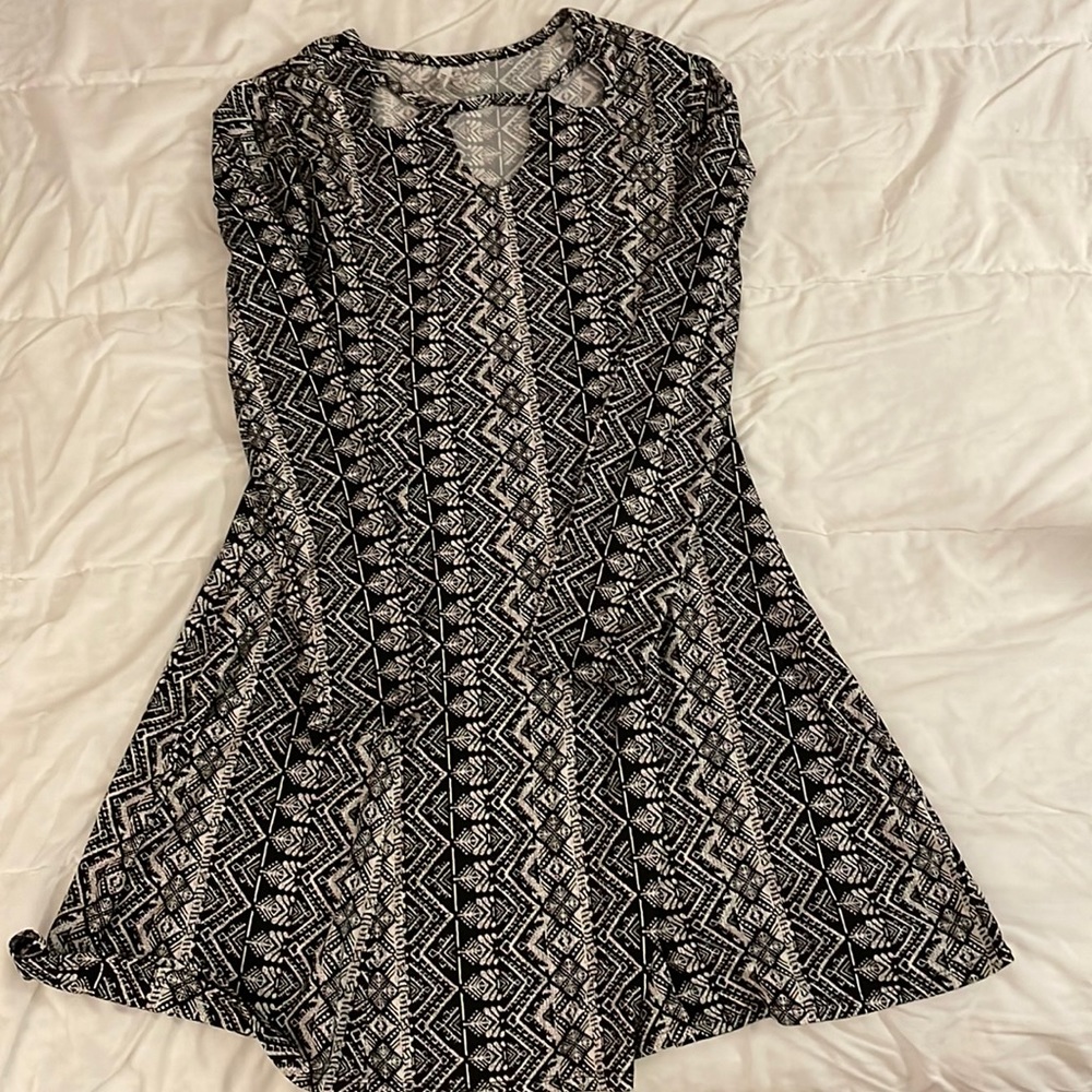 Mudd Geometric pattern dress